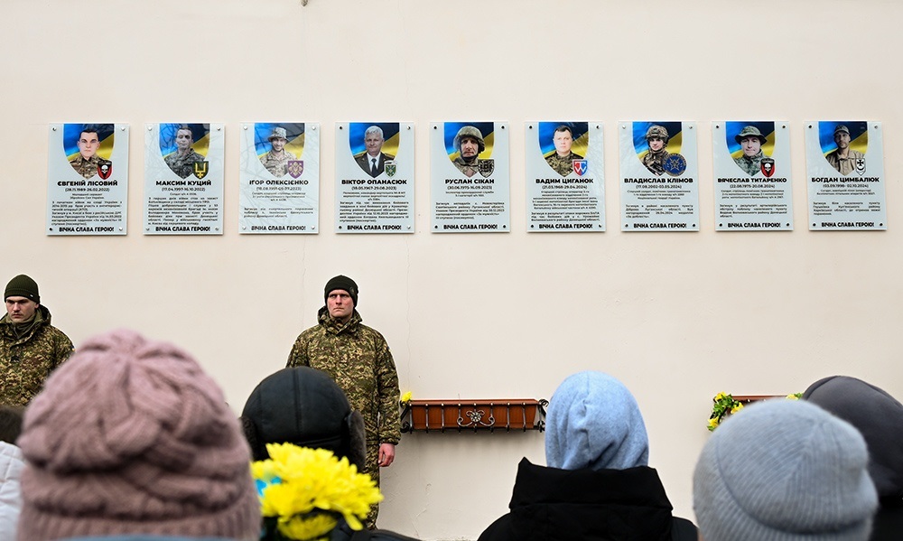 Відкриття меморіальних дощок  на Кагарлицькому ліцеї №4: Герої у вічному шикуванні