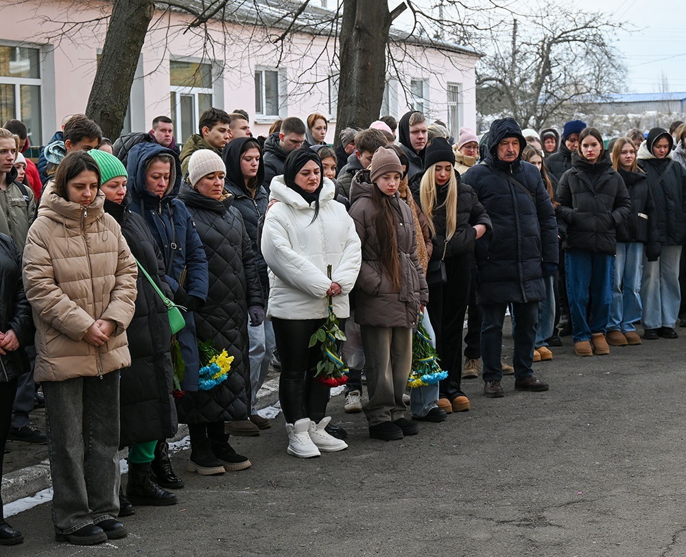 Відкриття меморіальних дощок загиблим Героям-випускникам на Кагарлицькому ліцеї №4: хвилина мовчання
