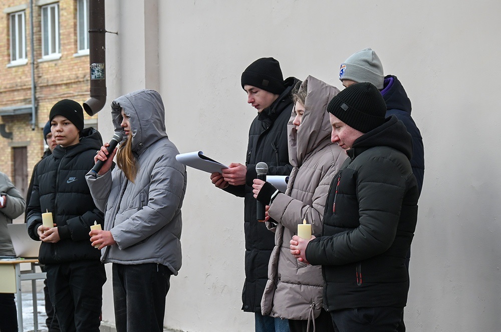 Відкриття меморіальних дощок загиблим Героям-випускникам на Кагарлицькому ліцеї №4: свічки Пам'яті та щемливі віршовані рядки від учнів закладу