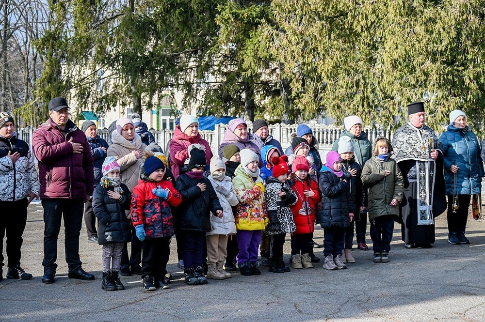 Відкриття меморіальної дошки загиблому Герою-земляку Олександру Пушу в Переселенській гімназії: звучить Гімн України 2