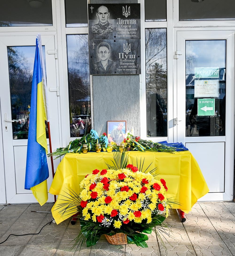 Меморіальні дошки Героям-землякам на Переселенській гімназії Кагарлицької МТГ