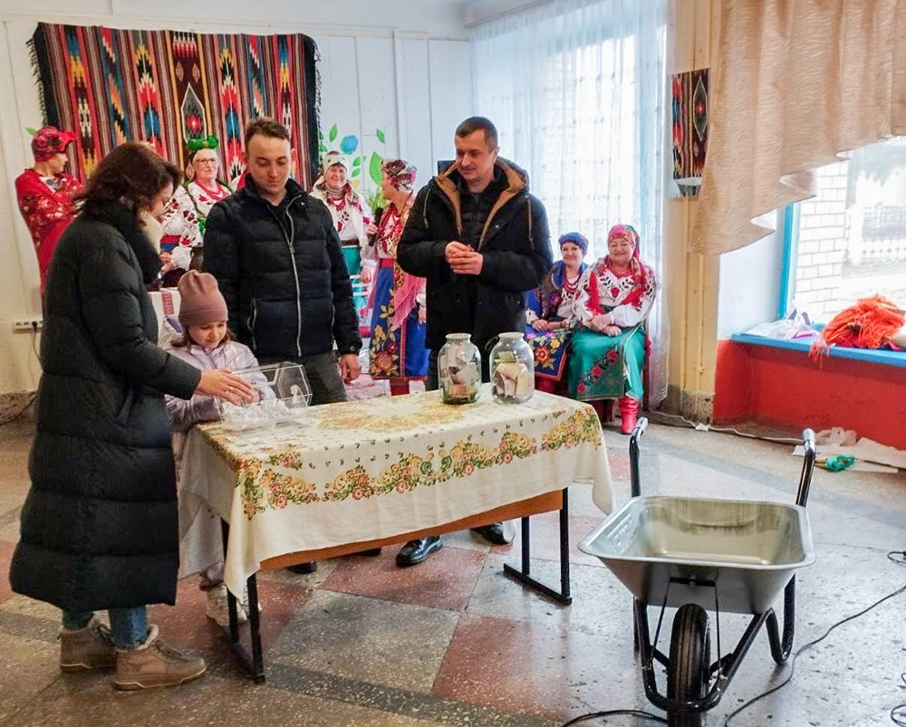Під час благодійних концерту та ярмарку в селі Слобода на Кагарличині 5