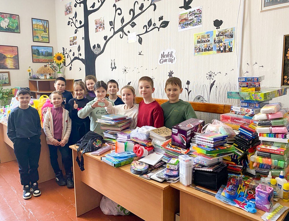 У Кагарлицькому ліцеї №1 зібрали різноманітні речі для вихованців дитбудинків 4