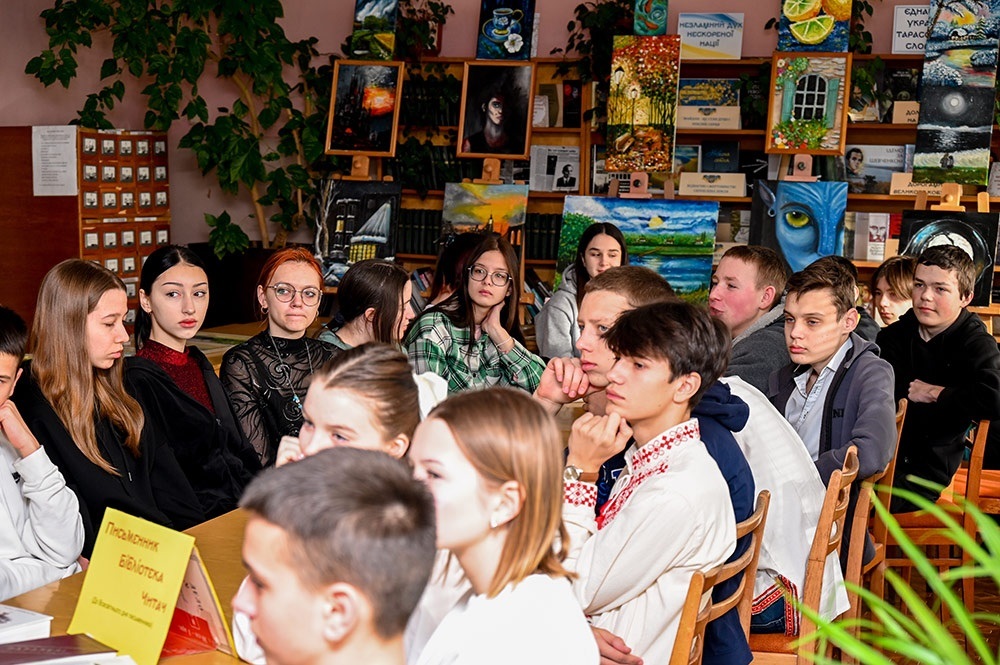 Під час зустрічі з нагоди Всесвітнього дня письменника у Центральній бібліотеці у Кагарлику 4