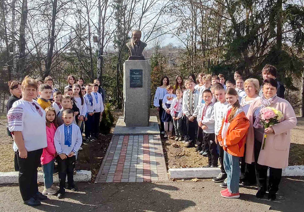 Заходи біля монумента Великого Кобзаря у Слободі