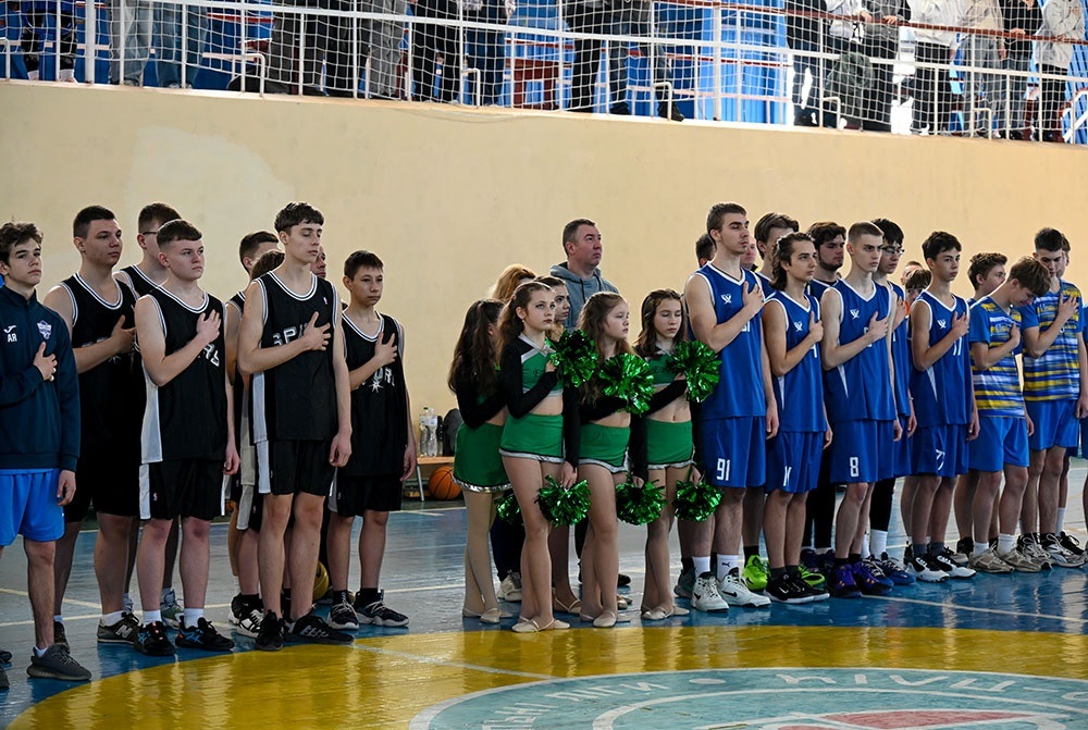 Під час відкриття районного етапу змагань із баскетболу серед дівчат в Кагарлику: звучить Гімн України 1