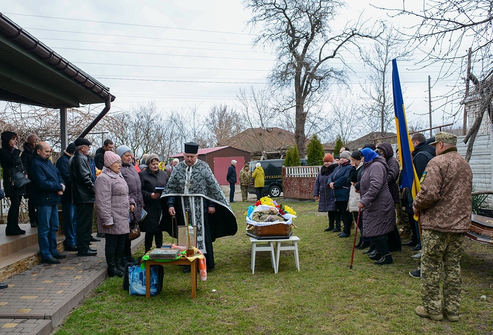 У Зеленому Яру провели в останню путь захисника Костянтина Панченка 4