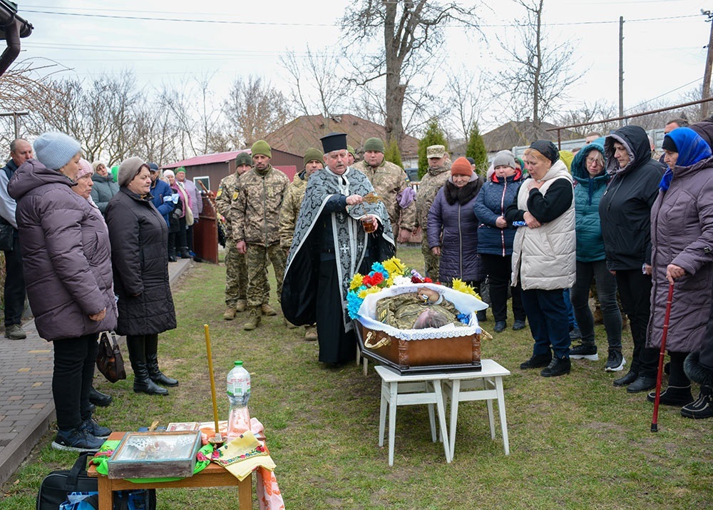 У Зеленому Яру провели в останню путь захисника Костянтина Панченка 5