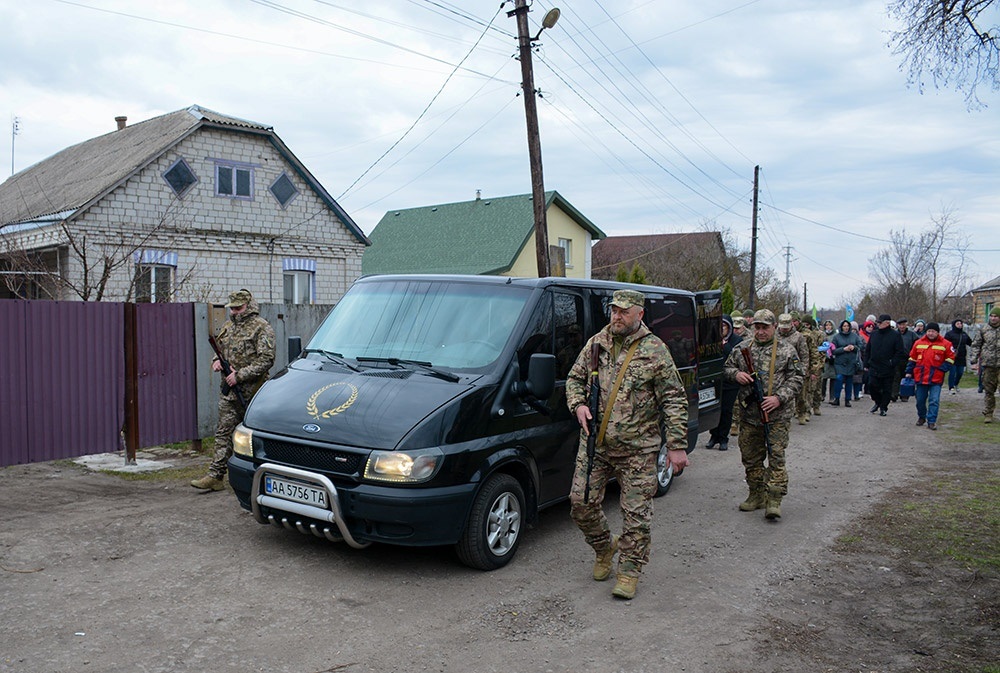 У Зеленому Яру провели в останню путь захисника Костянтина Панченка 8