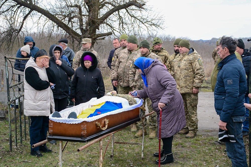 У Зеленому Яру провели в останню путь захисника Костянтина Панченка 10