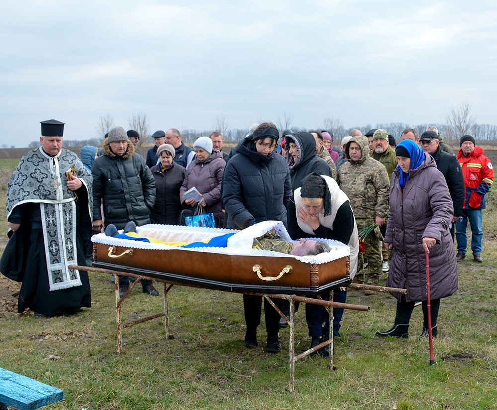 У Зеленому Яру провели в останню путь захисника Костянтина Панченка 13