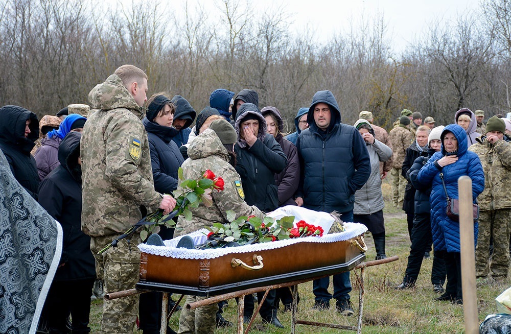 У Зеленому Яру провели в останню путь захисника Костянтина Панченка 17