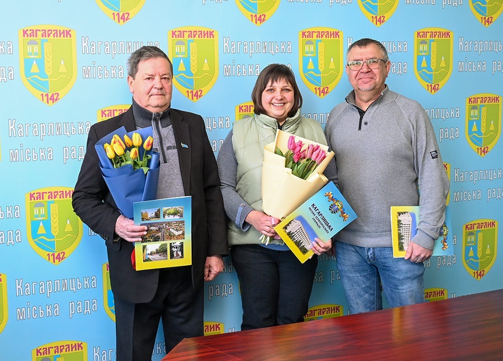 Станіслав Михайловський, Леся Кармазин та Валентин Владіміров під час урочистостей з нагоди ювілею газети «Вісник Кагарличчини»