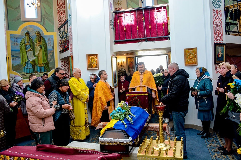 У Мирівці провели в останню путь воїна Ігоря Колошу 3