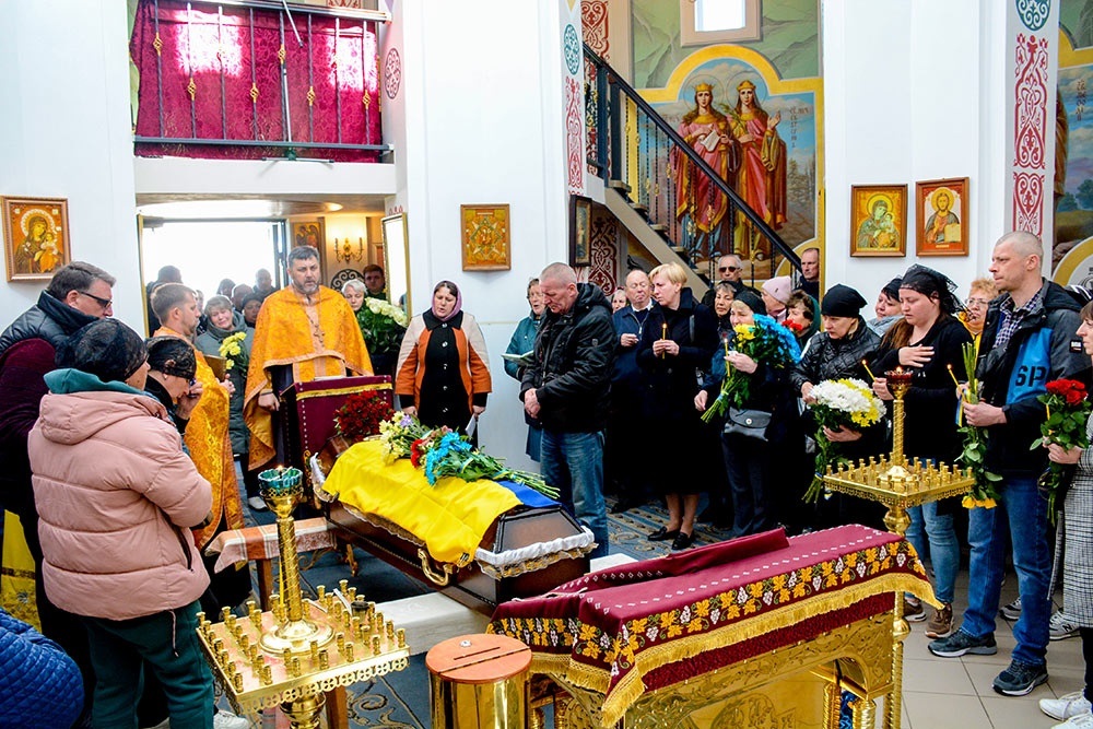 У Мирівці провели в останню путь воїна Ігоря Колошу 4