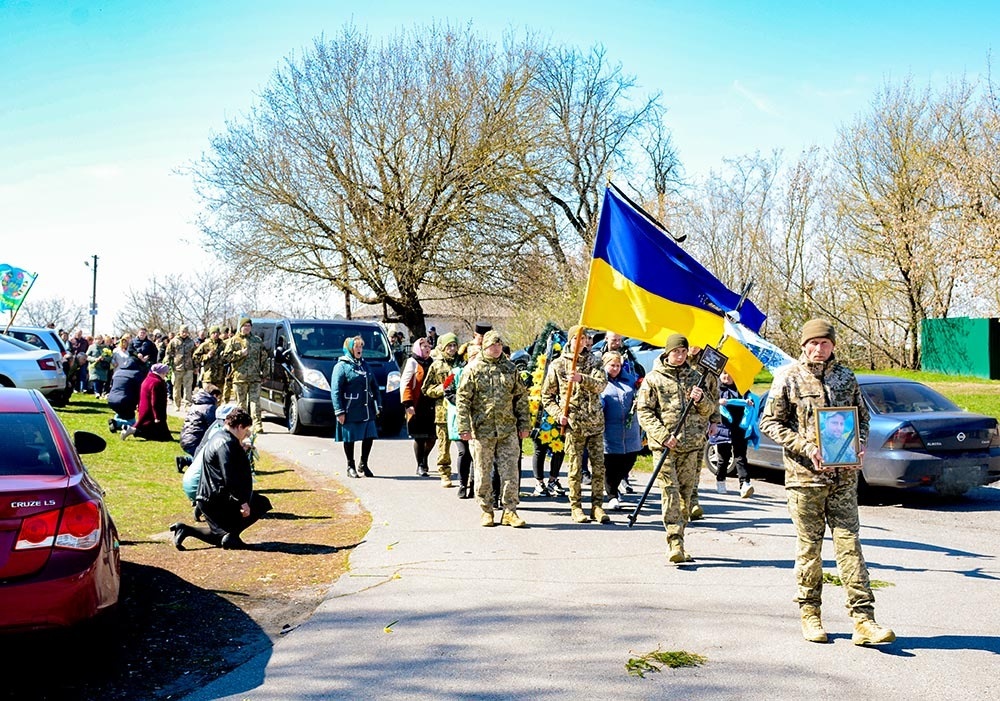 У Мирівці провели в останню путь воїна Ігоря Колошу 7