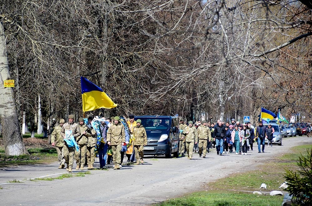 У Мирівці провели в останню путь воїна Ігоря Колошу 8