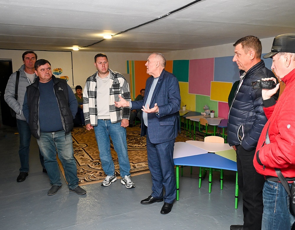 В щойно відкритому укритті дитячого садка  «Теремок» побували Кагарлицький міський голова Олександр Панюта та депутати міськради