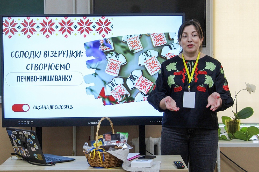 Оксана Ярошовець під час майстерки на Завершальному етапі Всеукраїнського конкурсу «Учитель року – 2025»