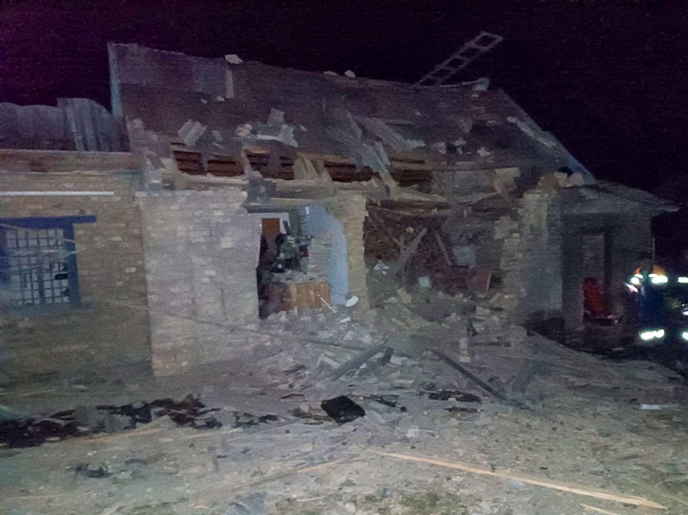 Наслідки падіння уламків ворожого безпілотника в одному із сіл Ржищівщини  2