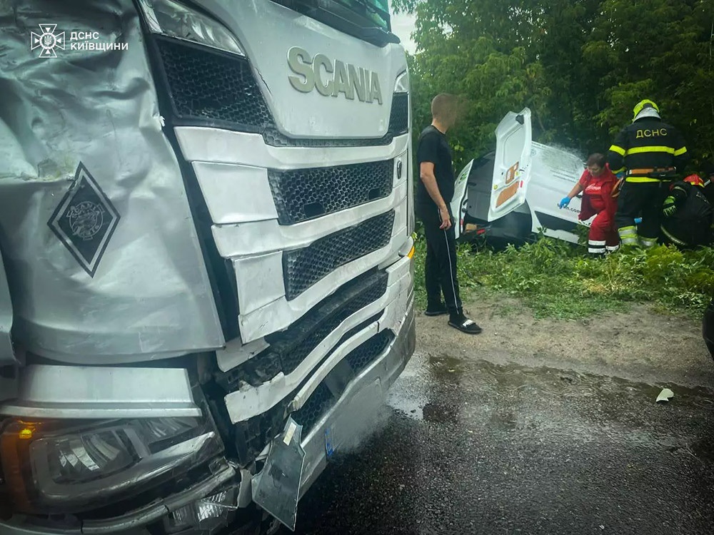 В Узині на Київщині зіткнулися 3 автівки - є загиблі