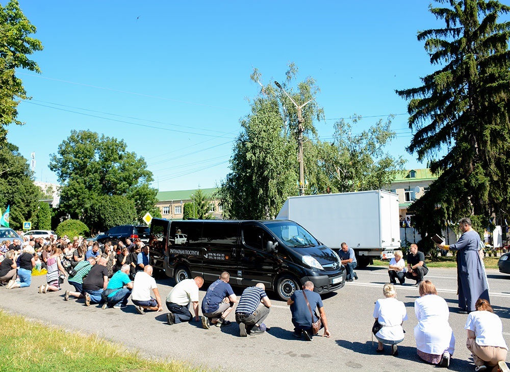 Кагарлик прощається із воїном Олександром Ряськом 3