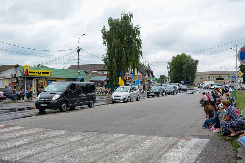 Кагарлик прощається із воїном Олегом Костюченком