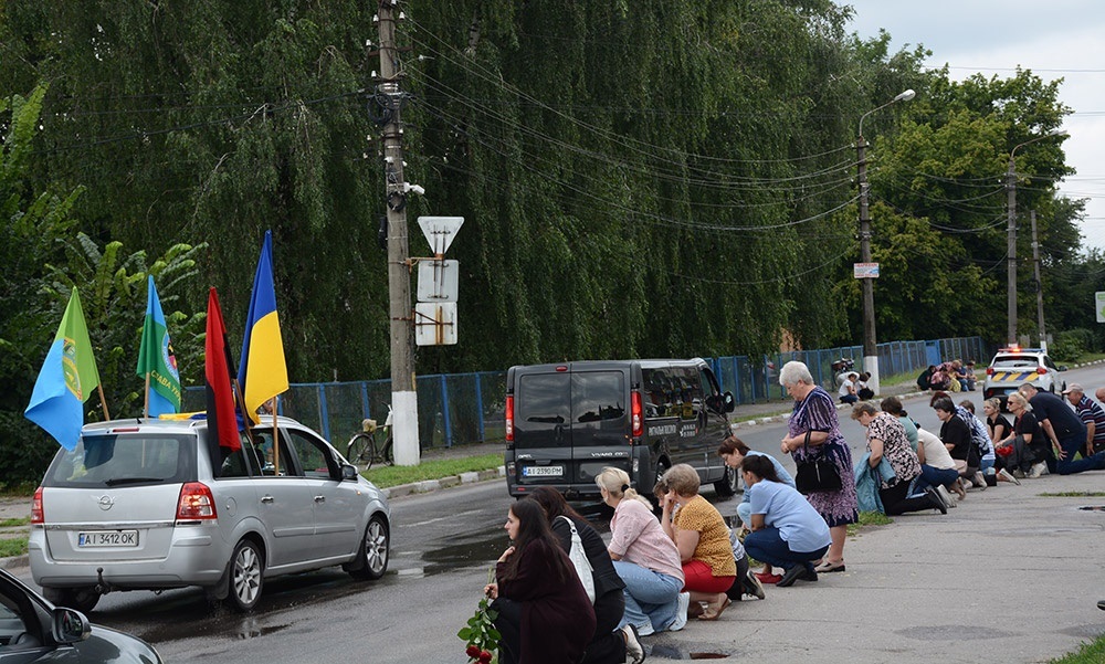 Кагарлик прощається із воїном Олегом Костюченком 3