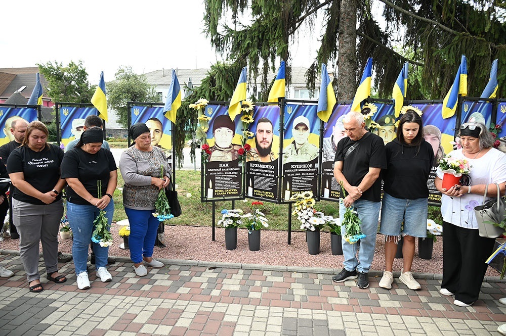 На Алеї Слави Героїв в Кагарлику під час відкриття пам'ятних банерів на честь полеглих Героїв