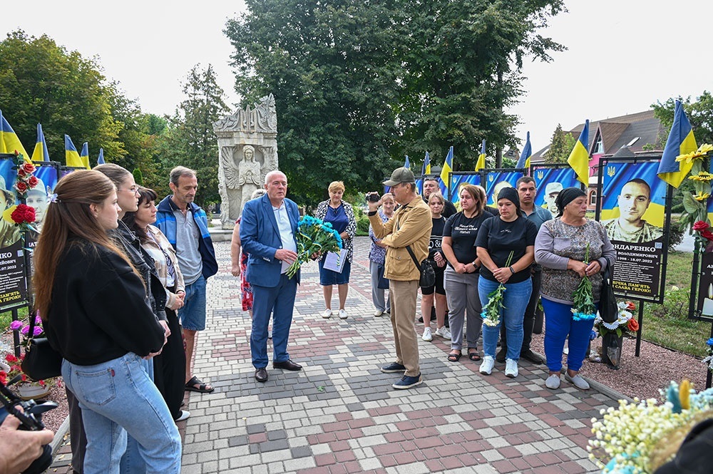 На Алеї Слави Героїв в Кагарлику під час відкриття пам'ятних банерів на честь полеглих Героїв
