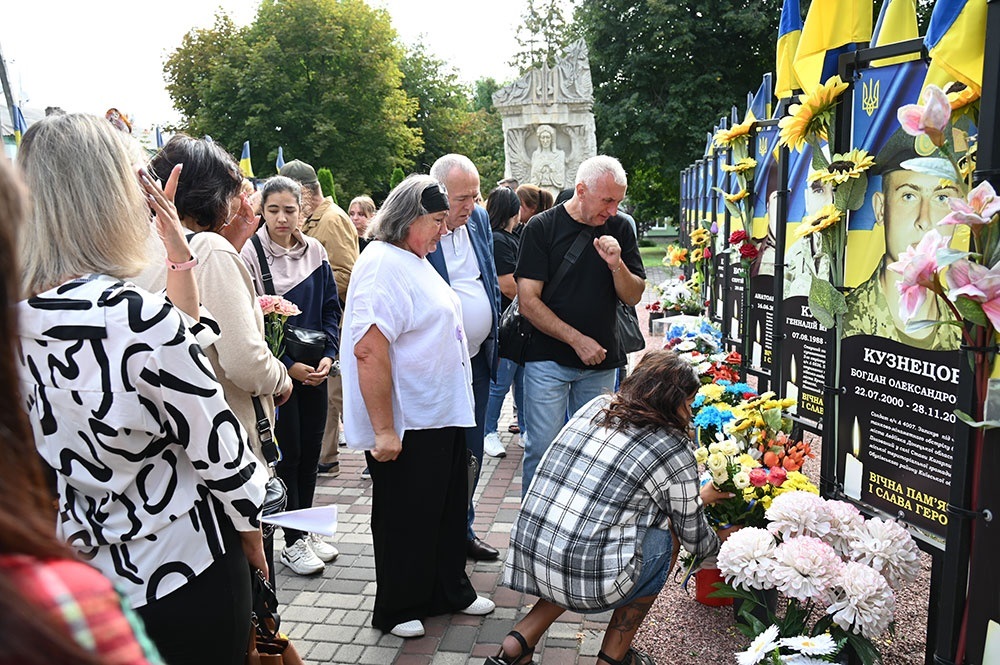 На Алеї Слави Героїв в Кагарлику під час відкриття пам'ятних банерів на честь полеглих Героїв 5