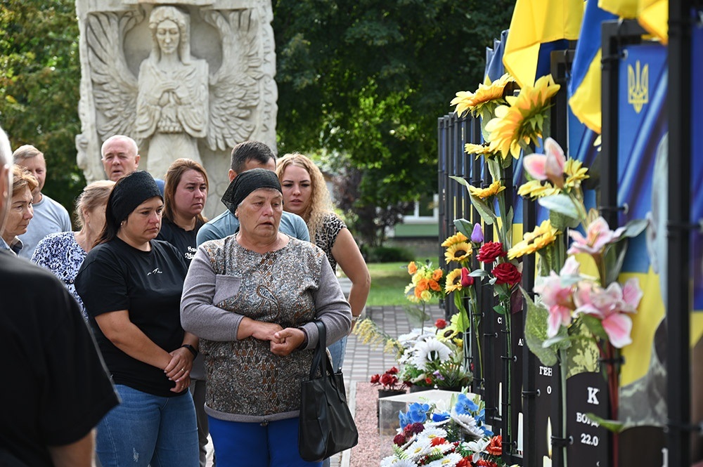 На Алеї Слави Героїв в Кагарлику під час відкриття пам'ятних банерів на честь полеглих Героїв 6