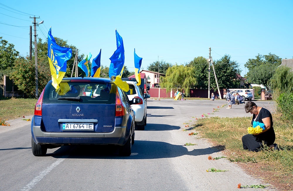 Сущани зустрічають воїна Володимира Семененка