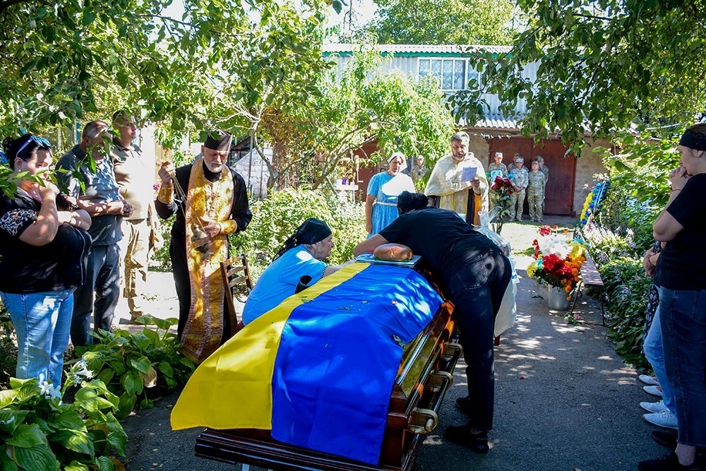 У Сущанах провели в останню путь воїна Володимира Семененка 2