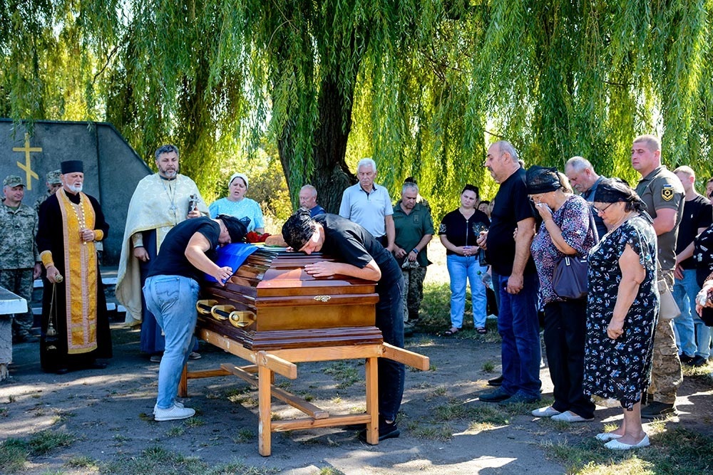 У Сущанах провели в останню путь воїна Володимира Семененка 12