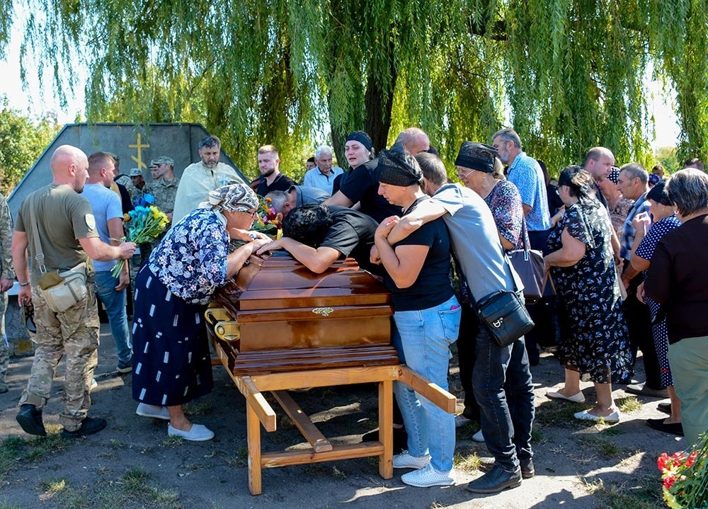 У Сущанах провели в останню путь воїна Володимира Семененка 17