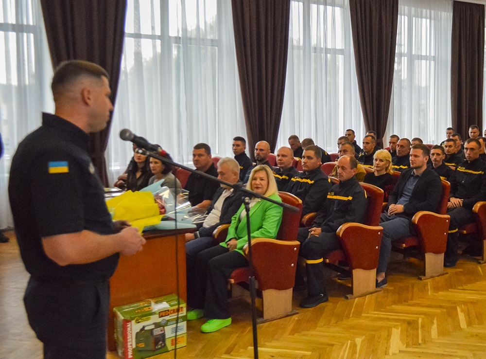 До учасників заходу звертається Олександр Головач, начальник Обухівського РУ ГУ ДСНС у Київській області