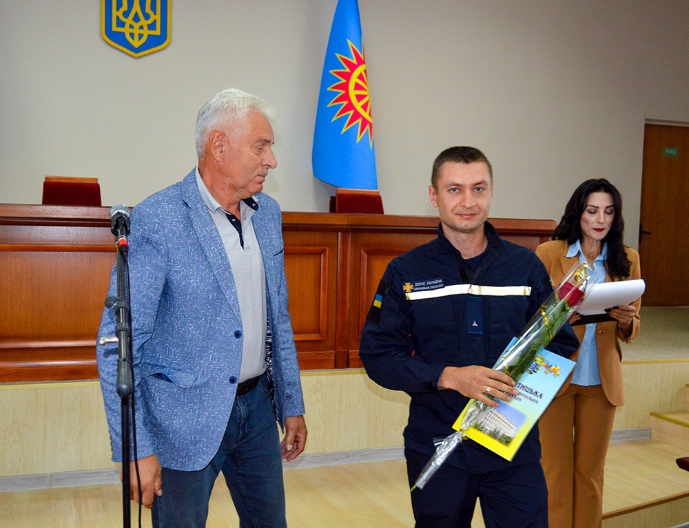 Вручення нагород кагарлицьким рятувальникам під час відзначення Дня рятувальника в Обухівській РДА 5