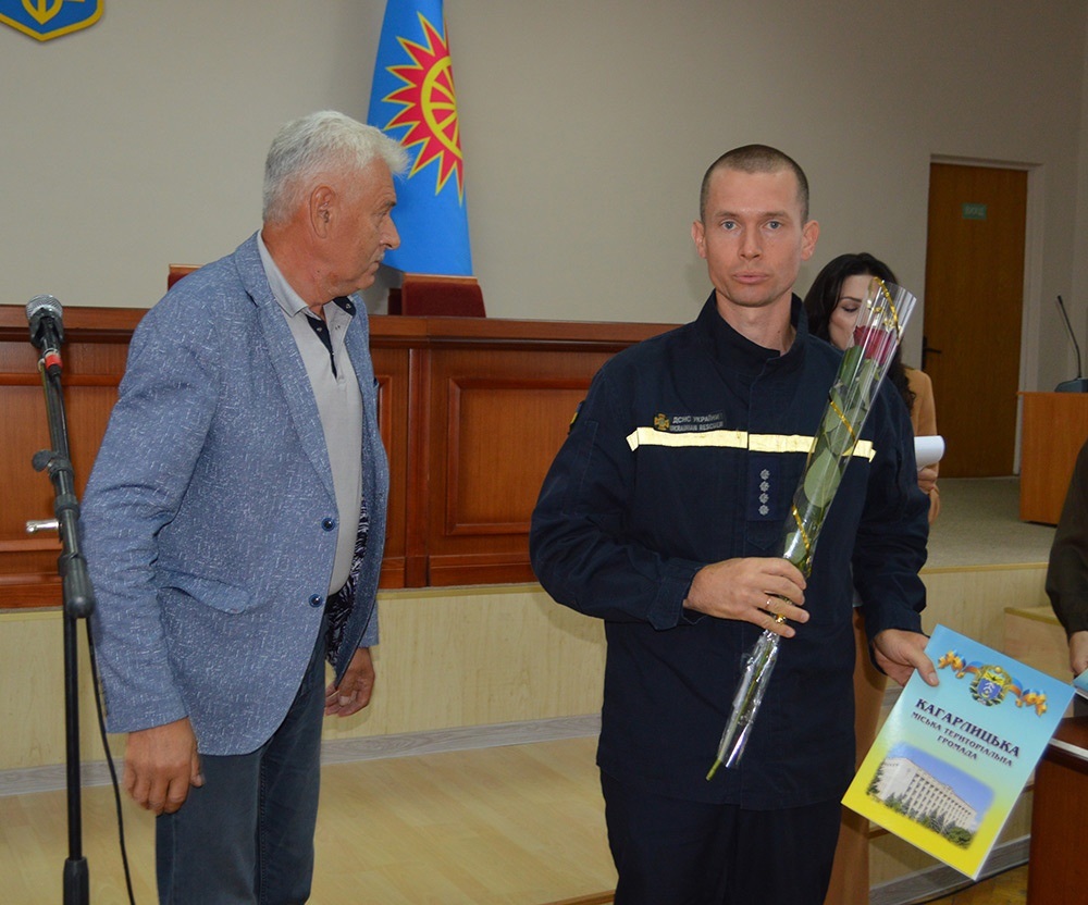 Вручення нагород кагарлицьким рятувальникам під час відзначення Дня рятувальника в Обухівській РДА