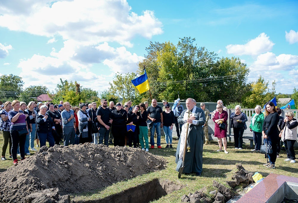 У Кагарлику провели в останню путь воїна Олександра Авраменка 19