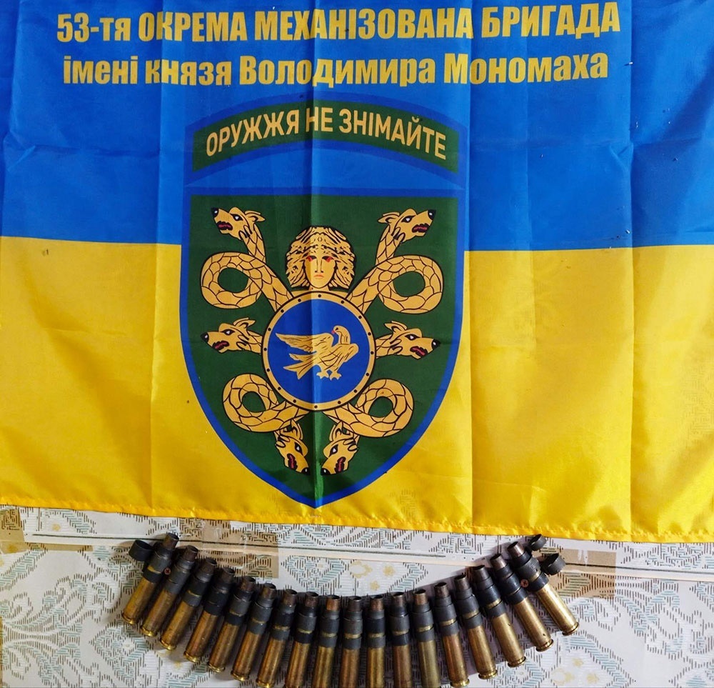 Сувенір від захисників для "Міцних вузликів" із Кагарлика
