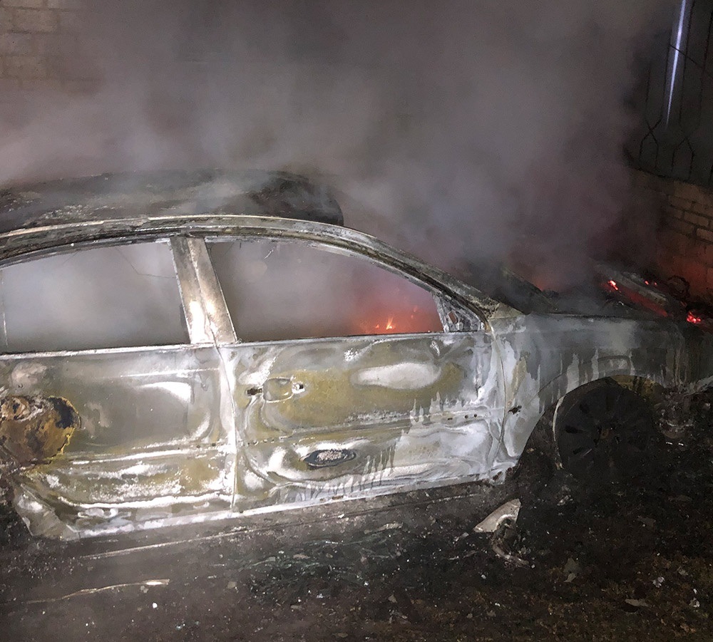 В селі Ліщинка на Кагарличчині від пожежі постраждав не тільки будинок, а й автомобіль