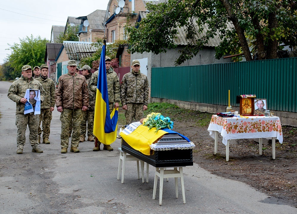 У Кагарлику провели в останню путь воїна Віктора Гаркавенка 2