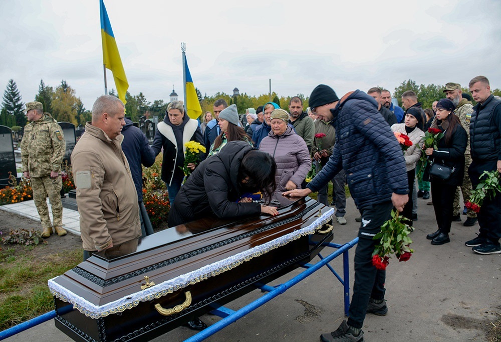 У Кагарлику провели в останню путь воїна Віктора Гаркавенка 19
