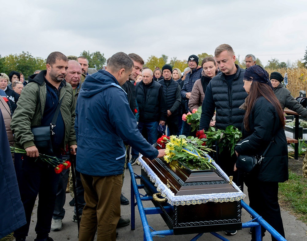 У Кагарлику провели в останню путь воїна Віктора Гаркавенка 20