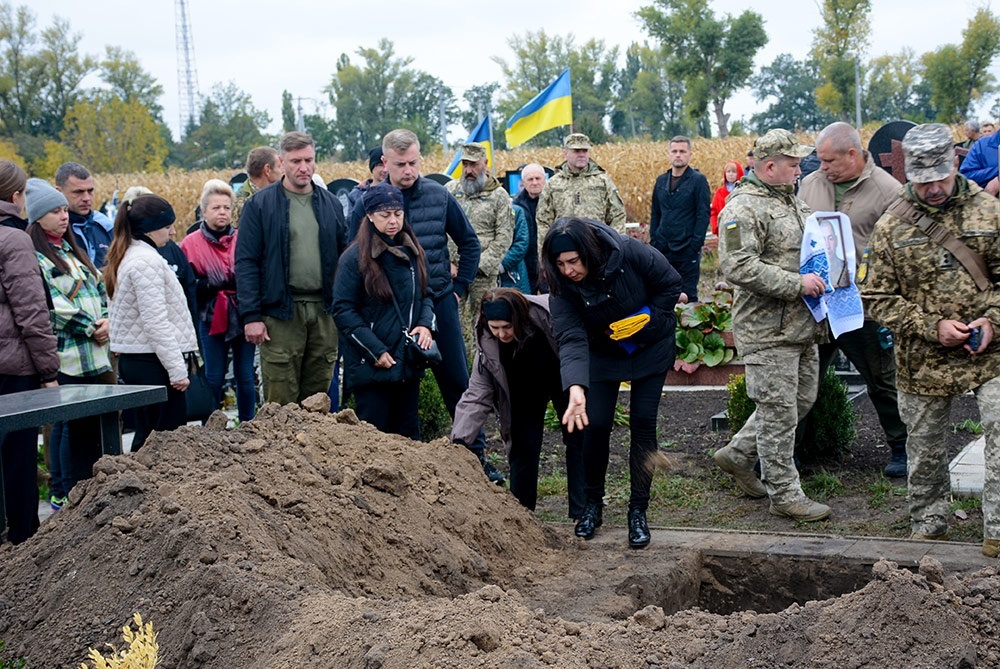 У Кагарлику провели в останню путь воїна Віктора Гаркавенка 22