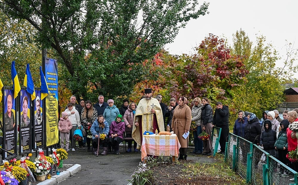 У селі Горохуватка на Кагарличчині відкрили Алею Слави та Пам'яті 8