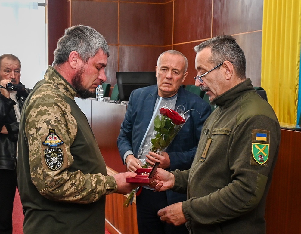 Орден Юрія Погребняка отримує його брат
