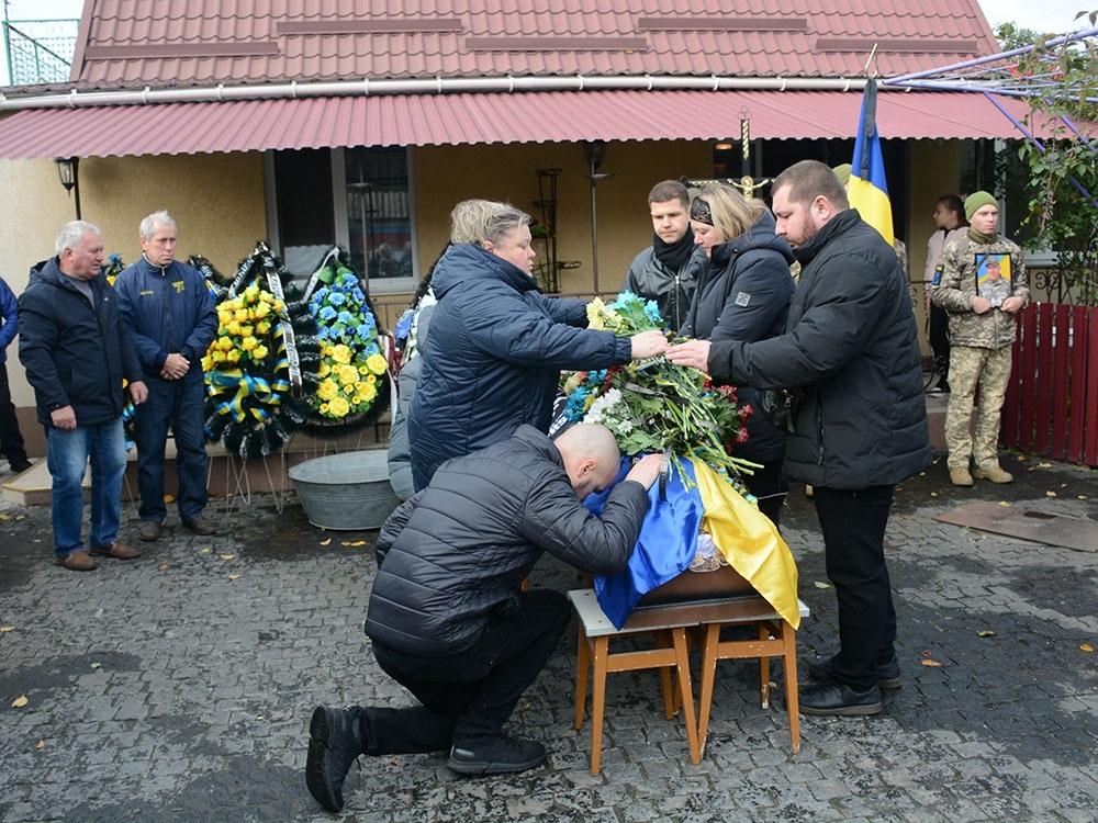 У  Кагарлику провели в останню путь воїна Станіслава Кулініченка - 3