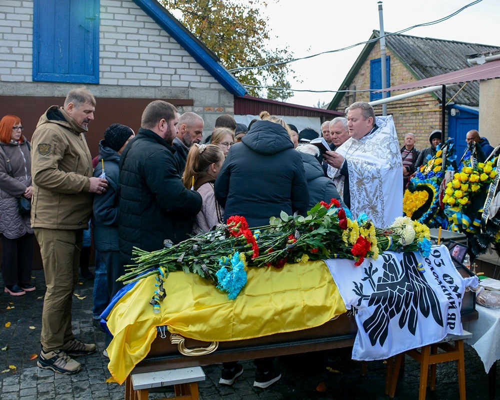 У  Кагарлику провели в останню путь воїна Станіслава Кулініченка - 8